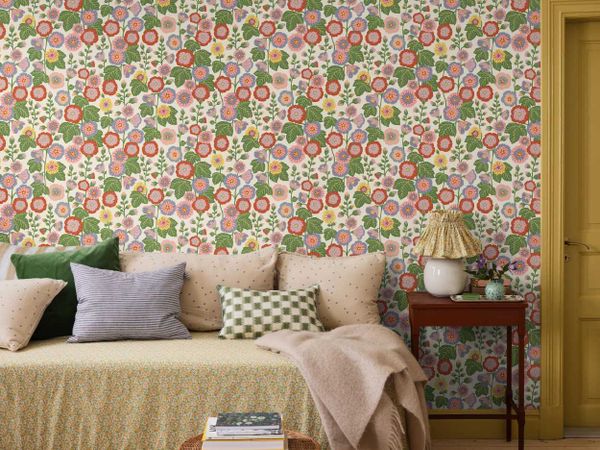 Каталог цветочных обоев для спальни Flowers от Boråstapeter | Бесплатная доставка по России
