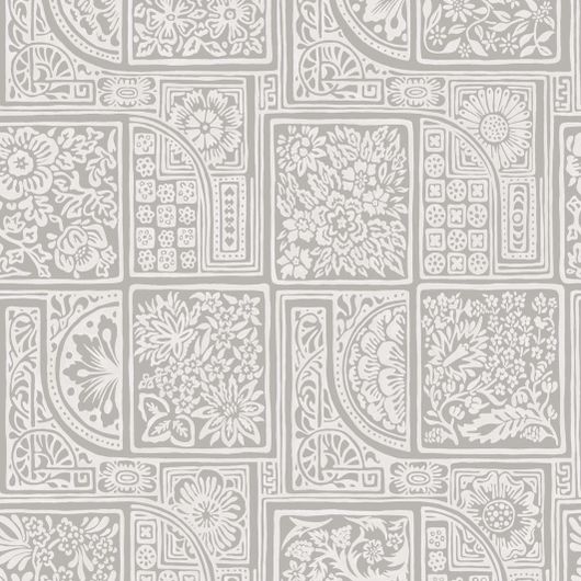 Дизайн обоев Bellini от Cole & Son составлен из чередования плиток с цветочными мотивами и геометрическими узорами белого цвета на дымчато-сером фоне,нарисованными в акварельной технике . Обои для кухни, гостиной. Купить обои в салонах Москвы.