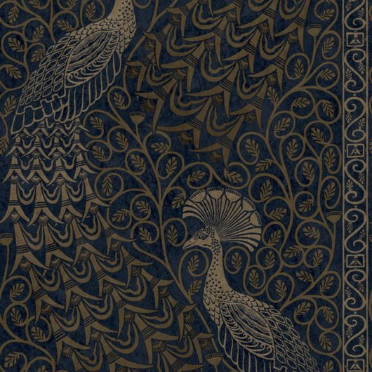 Купить английские флизелиновые обои с павлинами Pavo Parade от Cole & Son из каталога The Pearwood Collection артикул 116/8030 c крупным растительным рисунком бронзой на темном фоне
