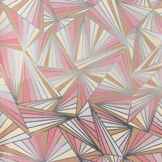 Смелые геометрические обои в гостинную с четкими серебристыми линиями на бежево-розовом фоне. Обои для детской