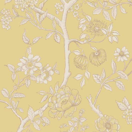Крупный план рисунка премиальных обоев Paradise Tree арт. 128/2009 от Cole & Son из коллекции Classics II. Детализированный классический узор райского дерева в мягком лютиковом желтом и кремовом цвете, демонстрирующий качество печати. Английские обои для стен в спальне, гостинной, коридора или столовой.