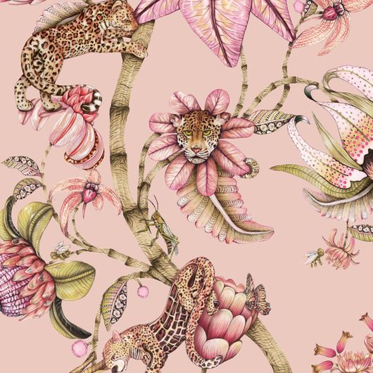 Детальный фрагмент рисунка флизелиновых обоев Protea Panthera Rose Quartz арт. 129/6024 от Cole&Son (Великобритания) каталог Ardmore Baobab с романтичными пантерами на ветвях Протеи на фоне цвета розового кварца.