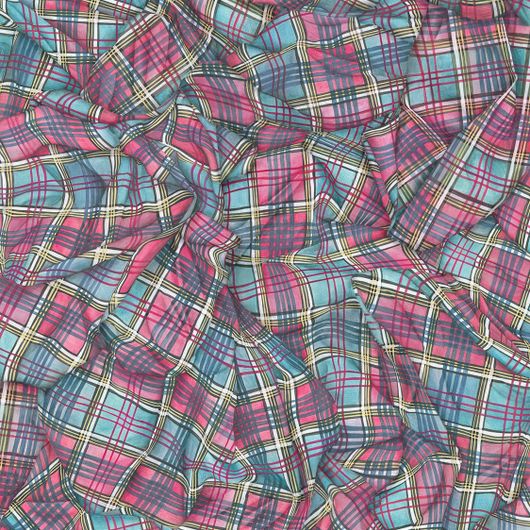 Купить премиальные обои-панно Draped Tartan Cyan & Magenta арт. 130/2006 от Cole&Son, каталог Cole&Son x Vivienne Westwood. Классический задрапированный шотландский клетчатый узор Тартан в голубом и пурпурном цветах. Детальный рисунок, демонстрирующий качество печати в стиле Jaspe, где отчетливо видна каждая нить.
