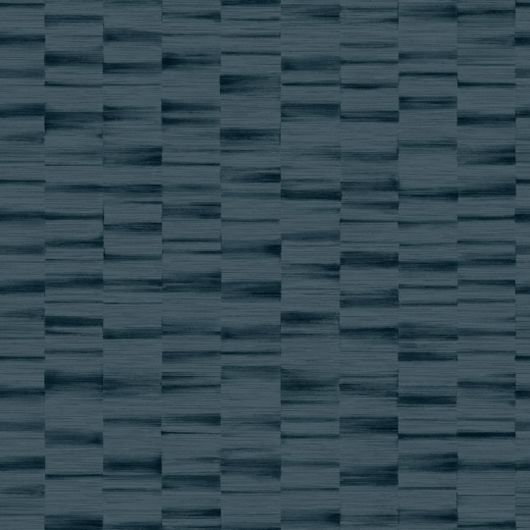 Флизелиновые обои из Швеции коллекция MODERN SPACES от ENGBLAD & CO под названием Waterfront. Абстрактный рисунок выполнен в глубоком синем цвете с мерцающим эффектом.  Обои для гостиной, для коридора, обои для кабинета. Купить обои, большой ассортимент, оплата онлайн