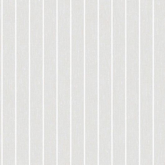 Флизелиновые обои из Швеции коллекция NORTHERN STRIPES от Borastapeter. Shirt Stripe на светло-сером фоне узкая белая полоска фактура обоев имитирующая ткань лен. Обои для спальни, обои для кухни, обои для коридора. Бесплатная доставка, купить обои в интернет-магазине Одизайн, большой ассортимент