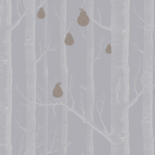 Рисунок обоев Woods & Pears изображает рощу в облачно-серых оттенках с серебристыми деревьями без листьев, которую дизайнеры украсили бронзовыми грушами. Английские обои. Купить обои для комнаты.
