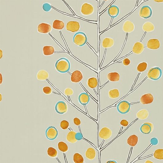 Флизелиновые обои Berry Tree с игривым растительным узором  из коллекции Esala от Scion подобрать в детскую на сайте odesign.ru