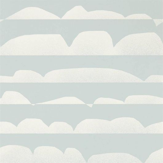 Заказать обои в детскую арт. 112011 дизайн Haiku из коллекции Zanzibar от Scion, Великобритания с  принтом в виде графических облаков белого цвета на серо-голубом фоне в шоу-руме в Москве, бесплатная доставка
