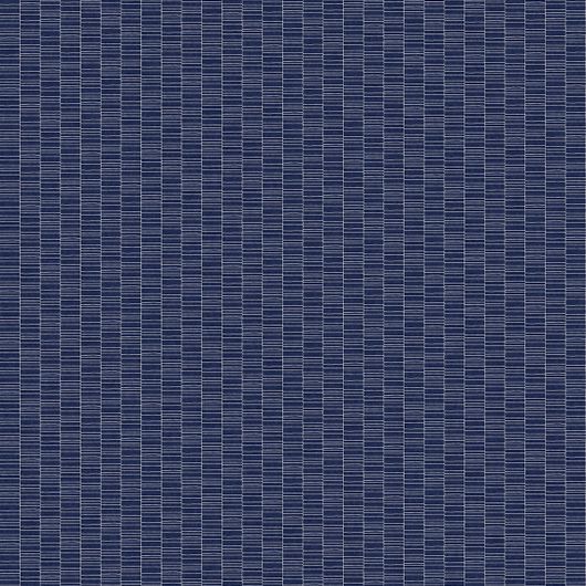 Обои флизелиновые Architector "Mondrian" артикул KTM1417 с серебристым ажурно сетчатым узором в мелкую полоску на глубоком синем фоне для квартиры