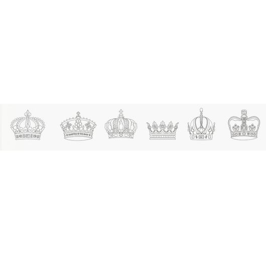 Флизелиновые фотопанно из Швеции коллекция HIDE&SEEK от Mr.PERSWALL под названием Kings And Queens. Бордюр для детской фотообои «Короли и королевы» с миниатюрными коронами и диадемами на белом фоне, бесплатная доставка