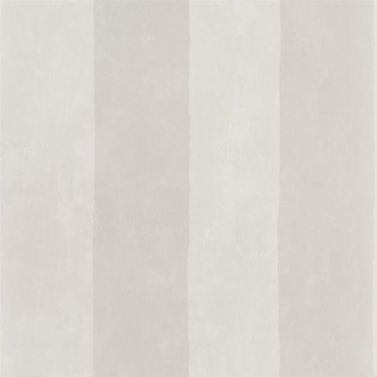 Выбрать английские флизелиновые обои Designers guild - Parchment, арт.PDG720/03 серого цвета в широкую полоску на фоне, имитирующем бетон. Заказать обои в прихожую, спальню в салонах О-Дизайн.