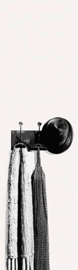 Фотообои DM227-2 с изображением вешалки в ретро стиле с шарфом, шляпой и авоськой в серых тонах на белом фоне. Купить обои в Москве, шведские обои, фотообои, салон обоев, магазин обоев, бесплатная доставка.