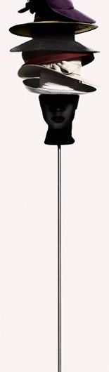 Фотообои DM230-1 с изображением стойки со стопкой из шляп черного, фиолетового, красного цветов на белом фоне. Купить обои в Москве, шведские обои, фотообои, салон обоев, магазин обоев, бесплатная доставка.