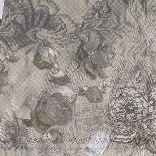 Флизелиновые фотопанно из Швеции коллекция FASHION от Mr.PERSWALL под названием FLORAL GRACE. Панно с изображением цветочного узора на джинсовой ткани бежево-серого цвета. Панно для спальни, бесплатная доставка