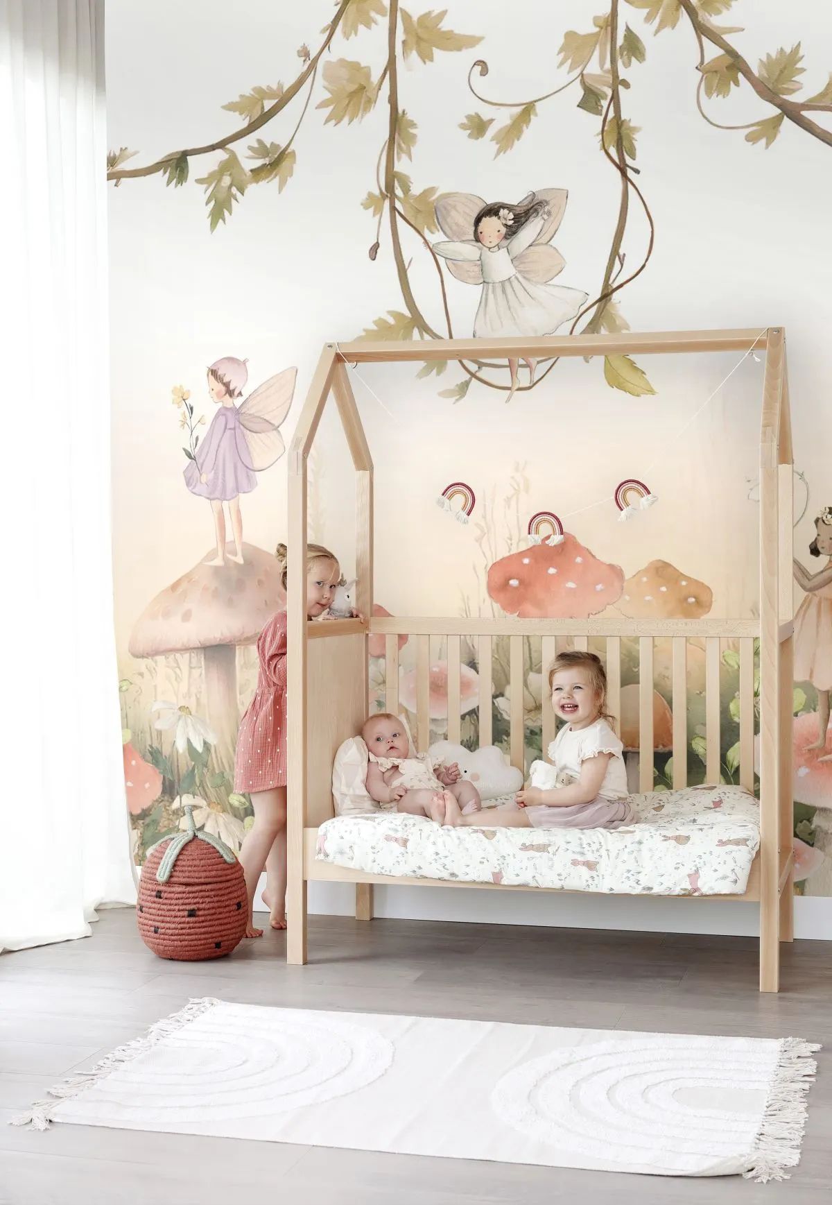 Флизелиновое панно для детской комнаты Fairies multicolour арт. 159499 с феями для акцентной стены. Купить обои в интернет магазине Odesign с бесплатной доставкой по РФ. Фото в интерьере с детьми.