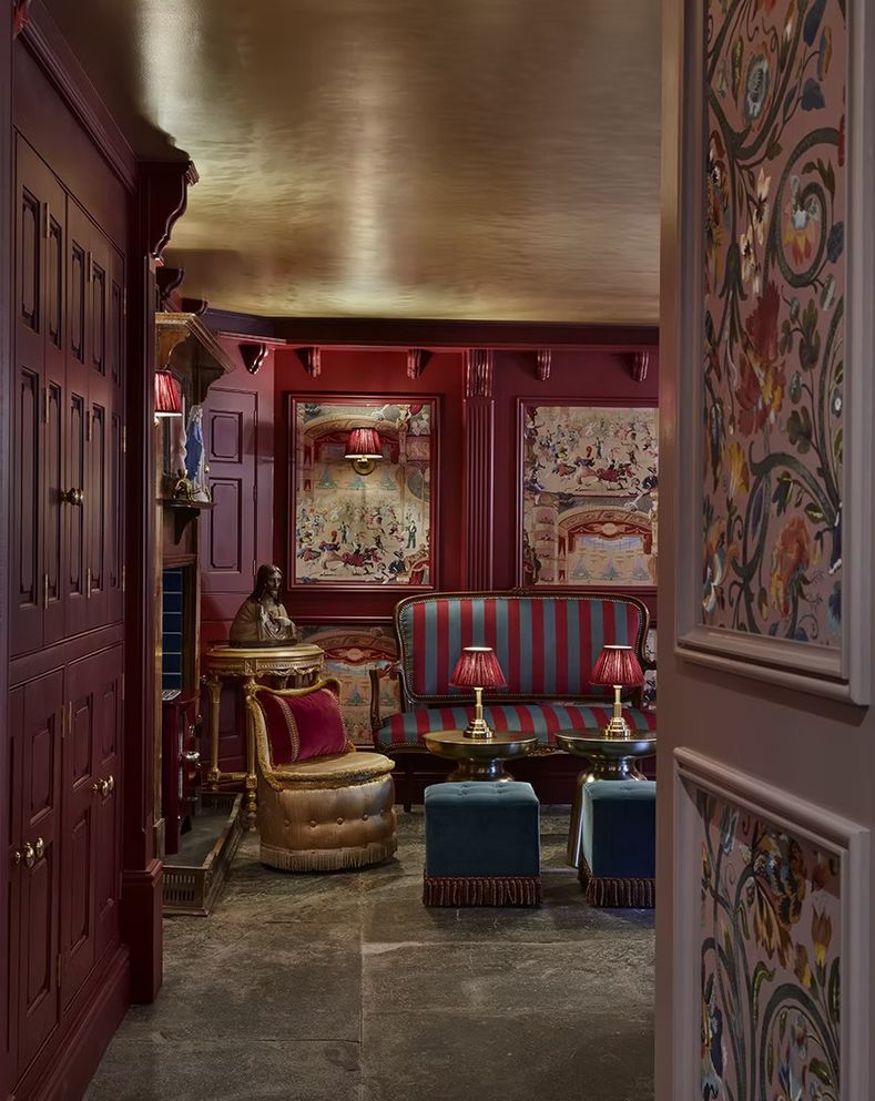 Обои флизелиновые для дома Cabaret, арт 103/7026, Whimsical, Cole&Son.