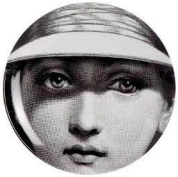 Лина, муза Форназетти, в различных образах присутствует в серии работ “Темы и вариации”