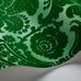 Роскошные флоковые обои Petrouchka, названные в честь одноименного балета Игоря Стравинского, можно по праву считать жемчужиной коллекции Mariinsky Damask от Cole & Son. Комбинация глубокого изумрудно-зеленого цвета и мягкого, бархатистого флока в сочетании с атласной поверхностью напоминают драпировку из дорогого бархата. Купить дизайнерские английские обои для гостиной, спальни в салонах ОДизайн.