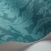 Растительный орнамент обоев Fonteyn от Cole & Son с переплетающимися побегами и соцветиями расторопши и жимолости в оттенках морской волны выглядит выразительно и чувственно. Обои для гостиной, спальни. Купить обои, бесплатная доставка.