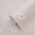 Розовые флизелиновые обои с ромашками для комнаты Daisies pink арт. 131113 в интерьере комнаты — уютный и игривый узор для стен.