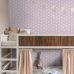Пурпурно-лиловые флизелиновые обои с ромашками для детской Daisies lilac purple арт. 131114 — уютный и игривый узор для стен.