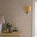 Купить дизайнерские обои Lejon, выполненные в естественных тонах от мягкой терракоты до темно-коричневого на жемчужно-сером фоне, передают дух ручной работы и игривую индивидуальность любимых работ Лизы Ларсон. Обои для прихожей.
