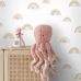 Флизелиновые обои для игровой Rainbows beige and white арт. 139684  с радугами на белом фоне для уютной детской комнаты из каталога POM POM PIE от Esta Home (Нидерланды).