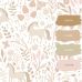 Крупный план флизелиновых обоев с единорогами Unicorns beige арт. 139873 — текстура и нежный узор с цветами компаньонами.