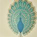 Обои в гостиную Kalapi арт. 216757 из коллекции Caspian, Sanderson,с изображением характерных павлинов Калапи с их великолепными металлическими хвостовыми перьям.Приобрести в шоу-руме в Москве.Фото в интерьере.