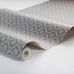 Рулон обоев с винтажным фактурным узором в виде цветов вписанных в решетчатый трельяж