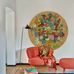 Круглое пано из цветов с картин Ван Гога в интерьере гостиной