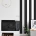 Интерьер гостиной  в стиле минимализма с обоями в черно белую классическую полоску
