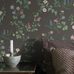 Экологичные шведские обои Midsummer Eve для спальни с цветочным узором на темном фоне
