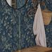 Обои для коридора Folklore от Borastapeter с изящным природным изображением полевых цветов в оттенках оливкового, голубого и терракотового на темно-синем фоне заказать в интернет-магазине.
