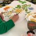 Купить английские обои ручной работы MIDSUMMER BLOOM от Cole & Son® из каталога The Pearwood Collection Арт.116/4013. Обои с крупными цветами. Обои для гостинной, кухни, для спальни. Большой ассортимент. Бесплатная доставка. Купить обои в интернет магазине. Обои в интерьере