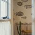 Купить английские флизелиновые обои для спальни Acquario, Арт.114/16033 от Cole & Son® из коллекции Fornasetti Senza Tempo. Обои с морской тематикой. Обои изображением рыб на бежевом фоне. Обои для спальни, купить обои в интернет магазине Одизайн с бесплатной доставкой.