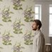 Обои для стен Madras Violet от Cole & Son с детальной проработкой рисунка цветков мадрасской фиалки и изумительной игрой свежих весенних оттенков лавандового и оливкового на кремовом фоне. Купить обои для спальни, гостиной в интернет-магазине, онлайн оплата.