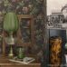 Коллаж с обоями Boråstapeter Blomslinga Brown (арт. 4517). Слева — фрагмент узора с розовыми и персиковыми цветами на металлическом сером фоне. Справа — историческое фото виллы из архива города Бурос и старинный печатный вал из архива фабрики. Коллекция Anno от Boråstapeter.