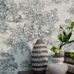 Посмотреть стильные шведские экологичные обои Toile de Jouy Morning Dew арт. 7766 от Borastapeter из каталога Adorn. Флизелиновые обои премиум-класса для стен в интернет магазине с доставкой.  Скандинавские обои с рисунком  Туаль де Жуи для спальни, зала, столовой или кухни.