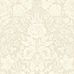 Раппорт флизелиновых обоев Boråstapeter Hildasholm Beige (арт. 8722). Крупноцветковый узор с пионами, васильками, ландышами и другими местными растениями в белых тонах на светло-бежевом фоне. Коллекция Herrgård от Boråstapeter.