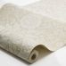 Фото рулона флизелиновых обоев Boråstapeter Hildasholm Beige (арт. 8722). Полотно с крупноцветковым узором с пионами, васильками, ландышами и другими местными растениями в белых тонах на светло-бежевом фоне, свернутое в рулон на белом фоне. Коллекция Herrgård от Boråstapeter.