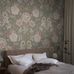 Цифровое панно для спальни Dahlia Garden Grand Green&Pink, арт 9713W от Borastapeter – великолепные георгины и нежная листва в оттенках белого, желтого и розового сочетаются с насыщенным серо-зеленым и ржаво-красным на глубоком темно-зеленом фоне. Закажите эти изысканные обои в интернет-магазине ODesign. Бесплатная доставка по всей России.