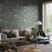 Цифровое панно для гостиной Nocturne Grand Green, арт 9717W от Borastapeter – фотообои, на которых завитки листьев, мелкие цветы и семенными коробочками в приглушенных темно-зеленых, светло-оливковых и лиственно-зеленых тонах с небольшими бежевыми деталями. Закажите эти изысканные обои в интернет-магазине ODesign. Бесплатная доставка по всей России.