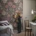 Цифровое панно для спальни Dahlia Garden Grand Red&Pink, арт 9726W от Borastapeter – великолепные георгины и нежная листва в теплых цветах с глубокими оттенками приглушенного красного, бирюзово-зеленого и бежевого на темном фоне. Закажите эти изысканные обои в интернет-магазине ODesign. Бесплатная доставка по всей России.
