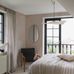 Цифровое панно для спальни Mirage Grand Pink, арт 9743W от Borastapeter – величественный динамичный узор, вдохновленный шведской флорой, где рисунок исполнен в бледно-розовых тонах — теплых, но изысканных, и эти восхитительные обои делают уютной спальню, прихожую, гостиную или кухню. Закажите эти изысканные обои в интернет-магазине ODesign. Бесплатная доставка по всей России.