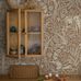 Цифровое панно для кухни Under the Elder Tree Grand Brown, арт 9749W от Borastapeter – масштабный узор в стиле Arts & Crafts с забавными зверушками, спрятанными среди листвы, со светло-серо-бежевыми деталями на теплом красновато-коричневом фоне делает восхитительной спальню, прихожую, гостиную или кухню. Закажите эти изысканные обои в интернет-магазине ODesign. Бесплатная доставка по всей России.