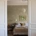 Цифровое панно для спальни Under the Elder Tree Grand Yellow, арт 9752W от Borastapeter – масштабный узор в стиле Arts & Crafts с забавными зверушками, спрятанными среди листвы, со светло-бежевыми деталями на золотисто-желтом фоне делает восхитительной спальню, прихожую, гостиную или кухню. Закажите эти изысканные обои в интернет-магазине ODesign. Бесплатная доставка по всей России.