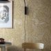 Цифровое панно для гостиной Under the Elder Tree Grand Yellow, арт 9752W от Borastapeter – масштабный узор в стиле Arts & Crafts с забавными зверушками, спрятанными среди листвы, со светло-бежевыми деталями на золотисто-желтом фоне делает восхитительной спальню, прихожую, гостиную или кухню. Закажите эти изысканные обои в интернет-магазине ODesign. Бесплатная доставка по всей России.