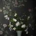 Цифровое панно для гостиной Midsummer Eve Grand Black, арт 9754W от Borastapeter, где полевые цветы, такие как клевер, водосбор, вьюнок и колокольчики, вьются по стене, словно большая фреска в мягких оттенках бледно-желтого, розового, небесно-голубого, розово-красного и лиственно-зеленого на матовом черном фоне, делают восхитительной спальню, прихожую, гостиную или кухню. Закажите эти изысканные обои в интернет-магазине ODesign. Бесплатная доставка по всей России.