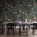 Цифровое панно для столовой Blomsterhav Grand Black, арт. 9782W от Borastapeter, украшено красочным цветочным узором ручной работы на темно-сером, почти черном фоне. Аконит, лилии, настурции, клевер и другие цветы соседствуют с земляникой и ежевикой в удивительно летнем ансамбле. Эти цветочные обои идеально подойдут для детской, спальни, кухни или прихожей, создавая романтичную атмосферу. Заказать их можно в интернет-магазине ODesign с бесплатной доставкой по всей России.